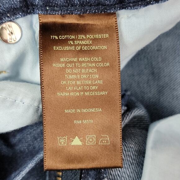 Kut from the Kloth Catherine boyfriend denim shorts 2 - Picture 5 of 5